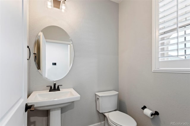 4504 N Picadilly Ct, Aurora, CO 80019 - half bath featuring toilet and baseboards