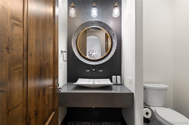 bathroom featuring a sink and toilet