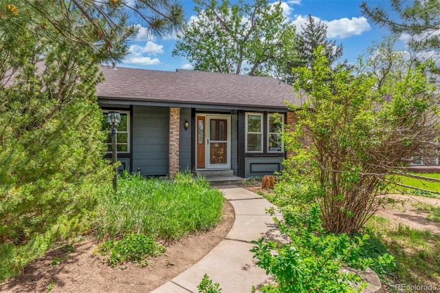 2026 S Pitkin St, Aurora, CO 80013 - single story home featuring a shingled roof and a porch