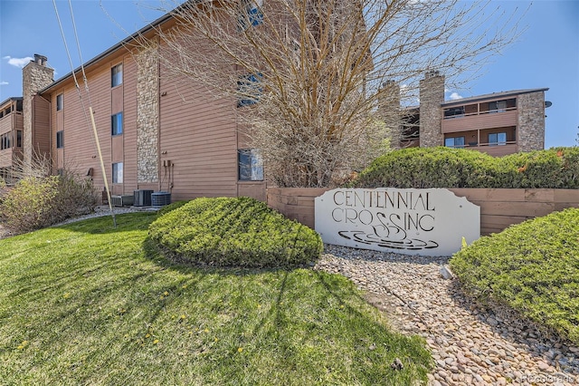 community sign with a yard