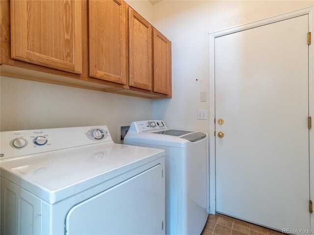 24664 E Louisiana Cir, Aurora, CO 80018 - laundry area with washer and dryer and cabinet space