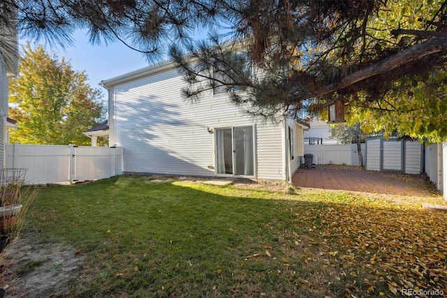 back of house featuring a yard