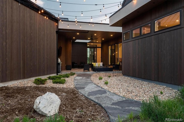 view of yard with an outdoor living space