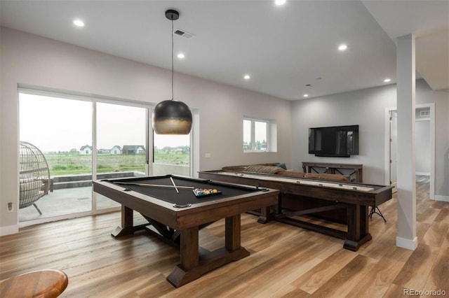 rec room with recessed lighting, visible vents, light wood-style flooring, and billiards