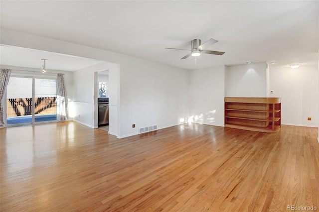 empty room featuring light hardwood / wood-style floors and ceiling fan