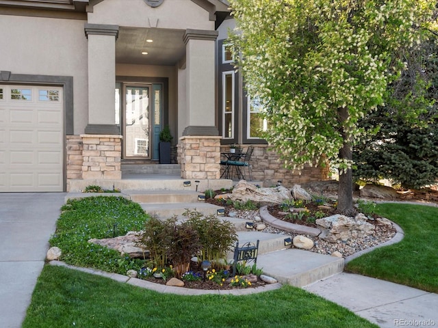 10531 Lieter Pl, Lone Tree, CO 80124 - property entrance with stucco siding, stone siding, and a garage