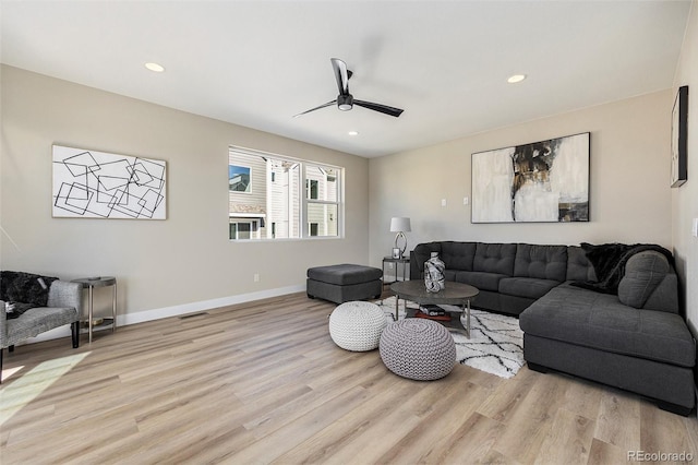 living area featuring a ceiling fan, baseboards, visible vents, light wood finished floors, and recessed lighting