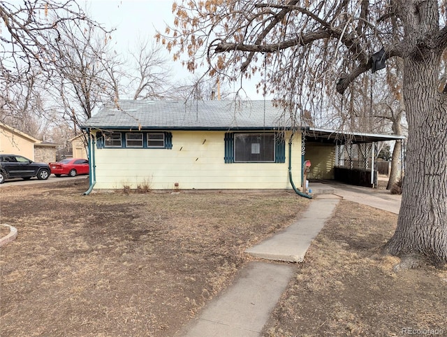 view of front facade featuring a carport