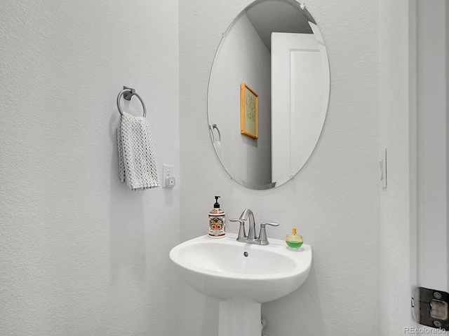 7488 W Pacific Ln, Denver, CO 80227 - bathroom featuring a sink