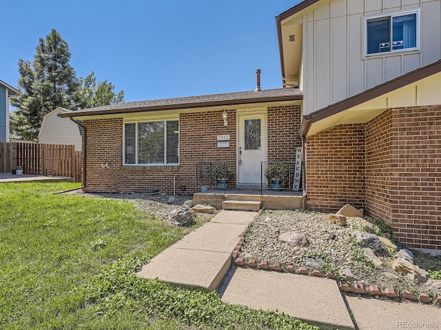 view of front of property with a front lawn