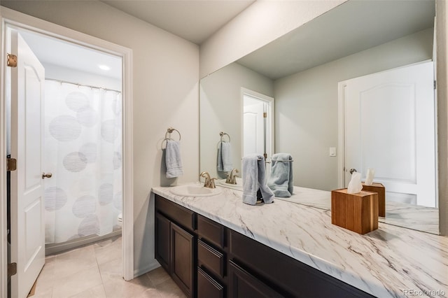 full bathroom featuring tile patterned floors, toilet, vanity, and a shower with curtain