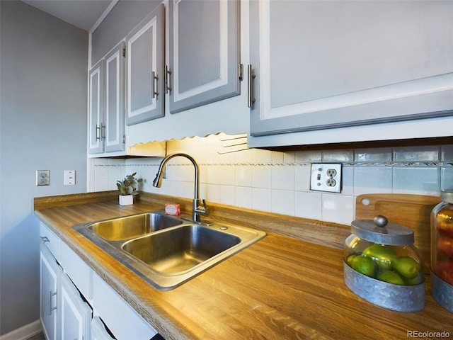 kitchen with backsplash and sink