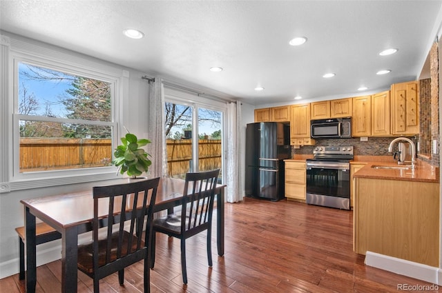 16841 E Hialeah Ave, Centennial, CO 80015 - kitchen with black appliances, dark wood-style floors, backsplash, recessed lighting, and light brown cabinetry