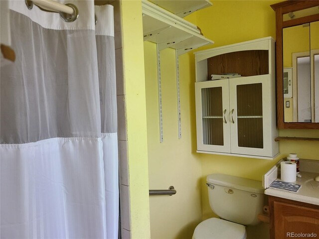 5274 W Rowland Pl, Littleton, CO 80128 - full bath with toilet, vanity, and curtained shower