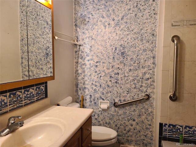 5274 W Rowland Pl, Littleton, CO 80128 - full bathroom featuring toilet and vanity