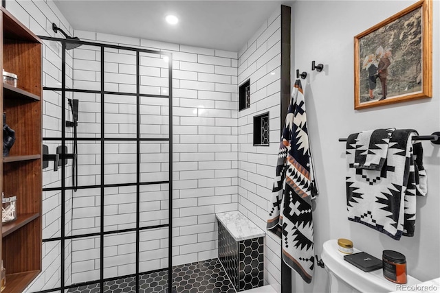 bathroom featuring recessed lighting, a tile shower, and toilet