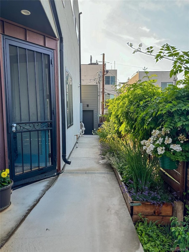 property entrance featuring a patio area