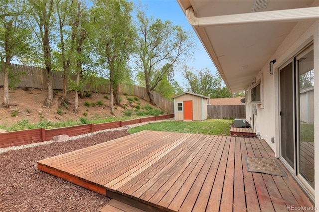 813 Panorama Dr, Colorado Springs, CO 80904 - wooden terrace with a fenced backyard