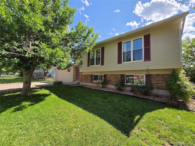 1265 S Biscay St, Aurora, CO 80017 - view of front of home with brick siding and a front yard