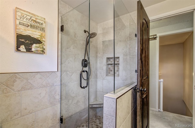 full bathroom featuring a stall shower