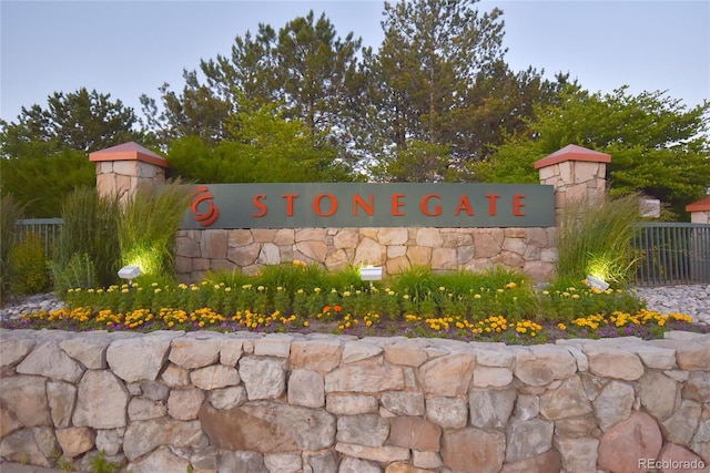 view of community / neighborhood sign