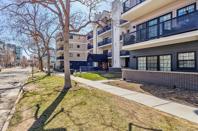 view of building exterior featuring a residential view