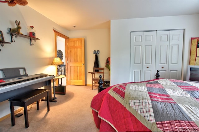 carpeted bedroom featuring baseboards and a closet