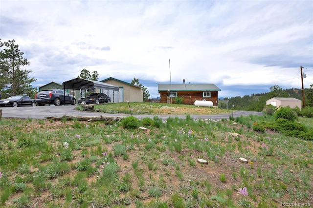 view of yard with a carport