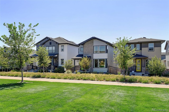 view of front of property with a front yard