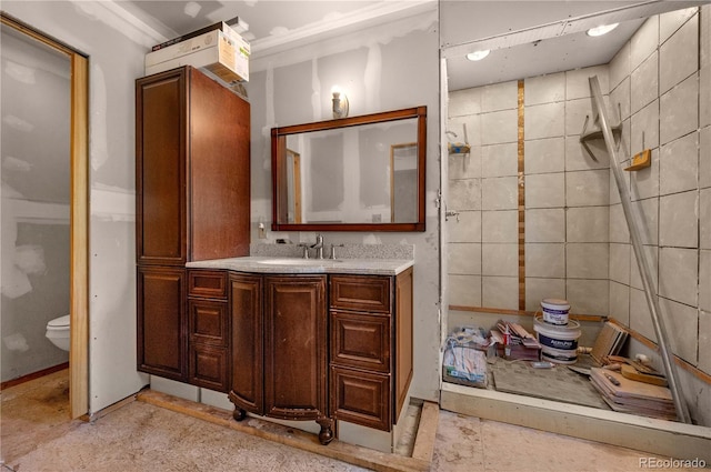 701/700 Bella Vista Ln, Cotopaxi, CO 81223 - bathroom with toilet, vanity, and tiled shower