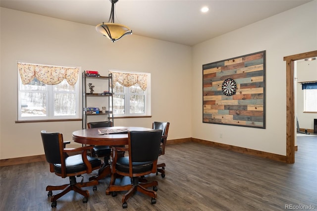 dining area with dark wood-style floors, recessed lighting, and baseboards