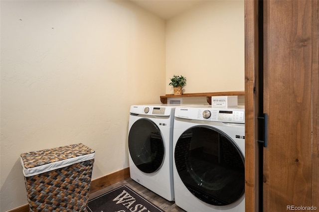 laundry area with laundry area, independent washer and dryer, baseboards, and wood finished floors