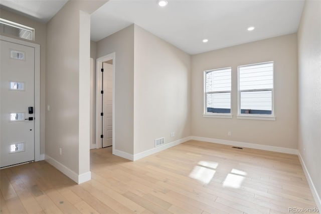 1585 Winter Glow Dr, Windsor, CO 80550 - foyer entrance featuring visible vents, baseboards, light wood finished floors, and recessed lighting