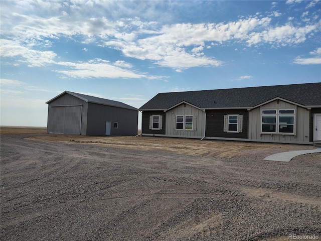 view of front of property featuring an outdoor structure