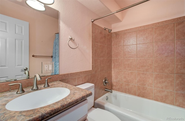 1055 Oak Ridge Rd, Manitou Springs, CO 80829 - full bathroom featuring toilet, vanity, shower / bath combination with curtain, and tile walls