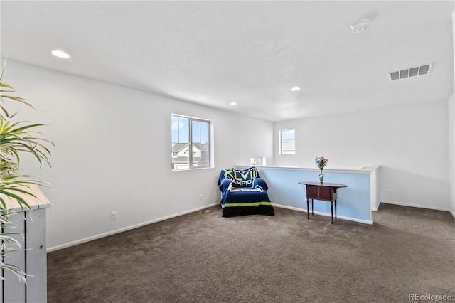 living area featuring visible vents, a textured ceiling, recessed lighting, carpet flooring, and baseboards