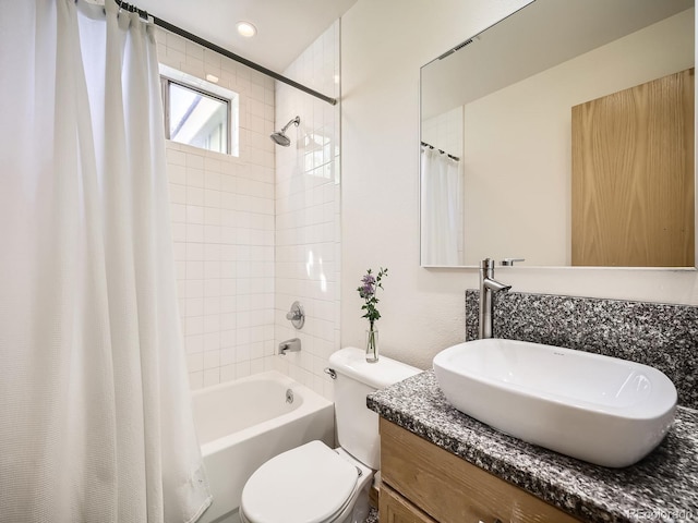40 Cove Blvd Unit G40, Dillon, CO 80435 - bathroom featuring shower / tub combo with curtain, toilet, and vanity