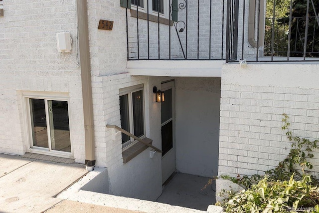 property entrance with a balcony