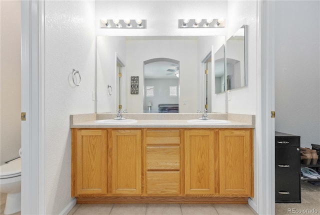 ensuite bathroom featuring a sink, ensuite bath, and double vanity