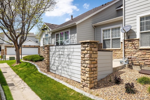 14000 Winding River Ct Unit T3, Broomfield, CO 80023 - view of side of home with stone siding and a shingled roof