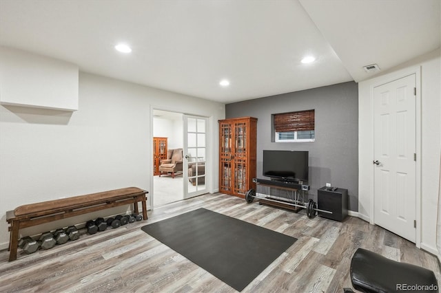 workout room featuring recessed lighting, baseboards, visible vents, and wood finished floors