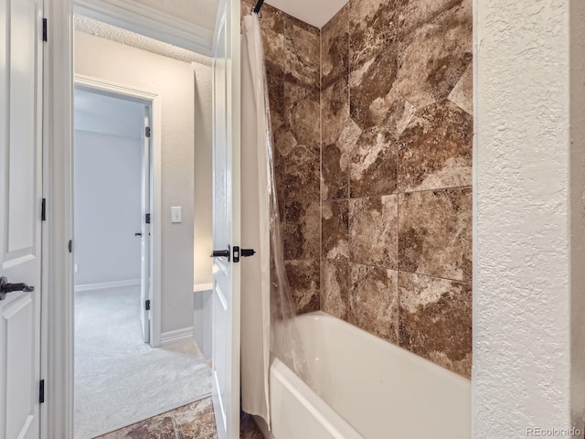 bathroom featuring shower / tub combo