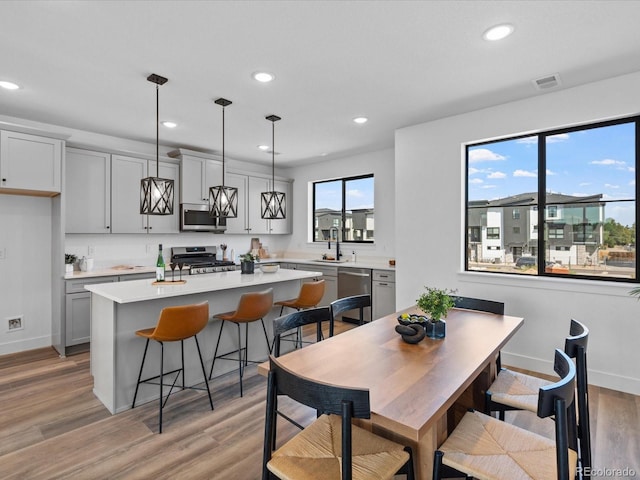 dining room with recessed lighting, light wood-style floors, and visible vents