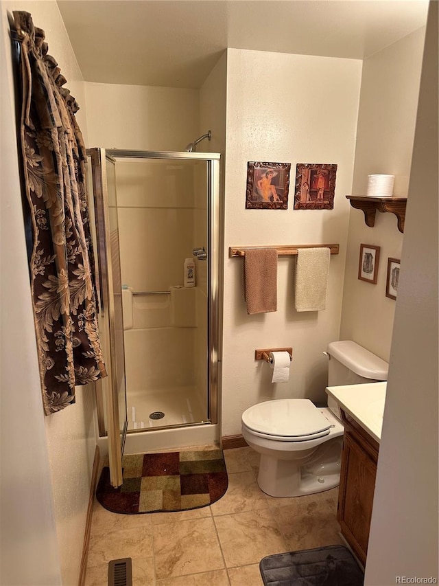 full bathroom featuring visible vents, a shower stall, baseboards, toilet, and vanity