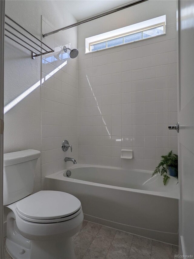 13788 Umatilla Ln, Broomfield, CO 80023 - full bath featuring healthy amount of natural light and  shower combination