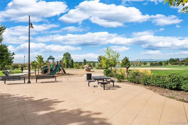 13788 Umatilla Ln, Broomfield, CO 80023 - surrounding community with a mountain view