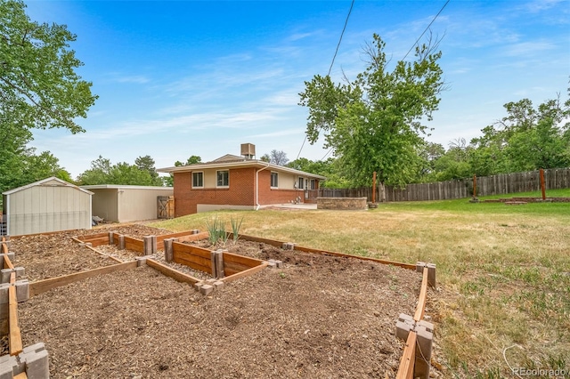 8051 S Kendall Blvd, Littleton, CO 80128 - view of yard featuring a garden