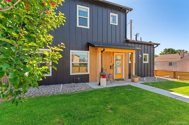 550 S Raleigh St, Denver, CO 80219 - contemporary house featuring board and batten siding