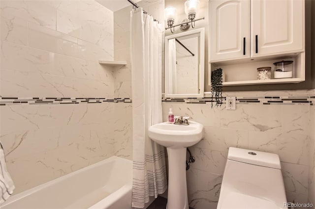 bathroom with shower / tub combo with curtain, a sink, and toilet