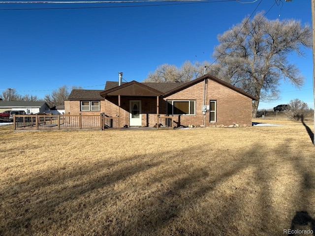 back of house featuring a lawn